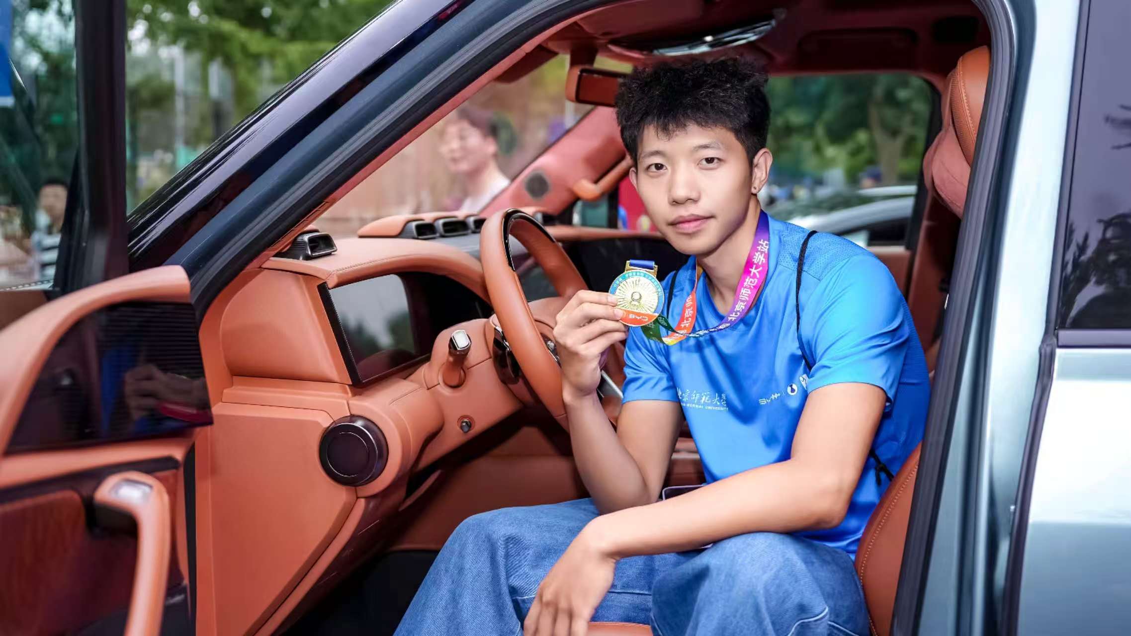 992a41ad4dd2322f753c34aefc3cabe3.jpg